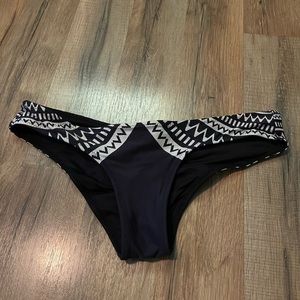 Rip curl women’s reversible bottom. No tag fits medium women